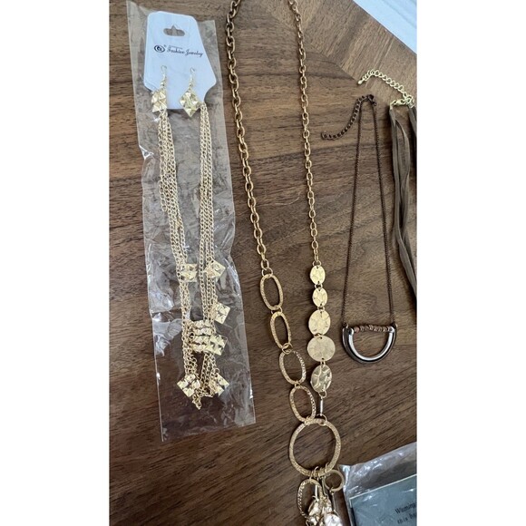 Lot of 10 Gold-Tone Necklaces – Mixed Styles – Costume Jewelry New & Preowned - Picture 2 of 12
